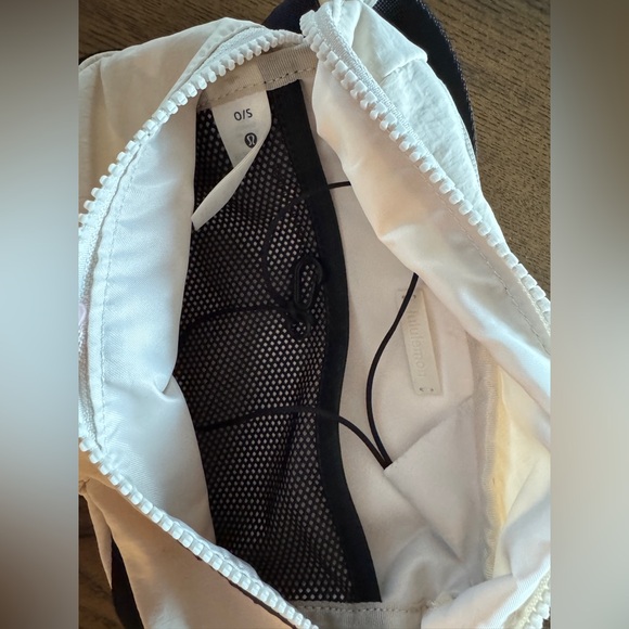 NWOT Lululemon Clean Lines Belt Bag 2L White Opal - Picture 14 of 16
